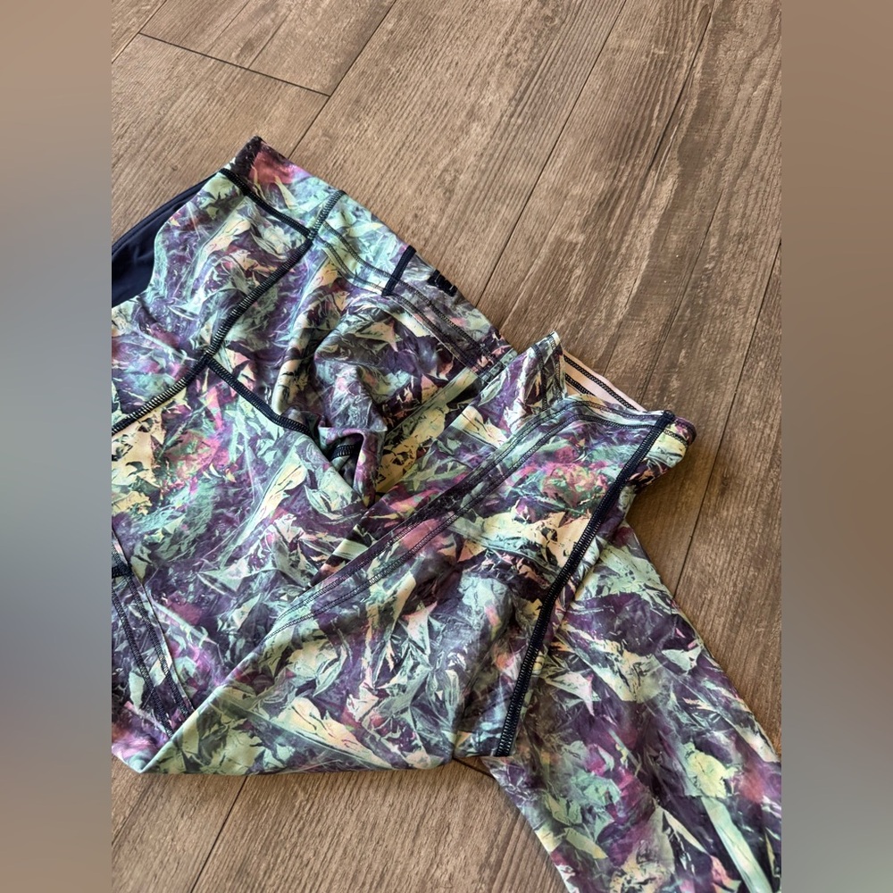 Lululemon Multicolor Patterned Cropped Leggings - image 7